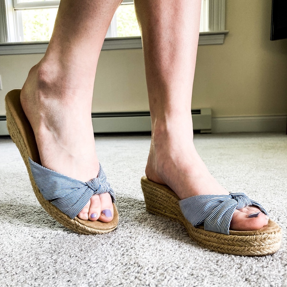 GAP | Open-Toed Tan Heels with Blue and White Straps | Size 7